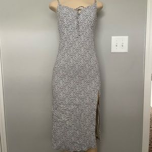 NWT - Abercrombie & Fitch - White/Black flower midi dress - Size Small Tall